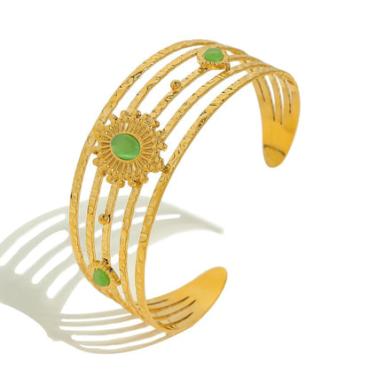 WIDE GREEN STONE HAMMERED BRACELET