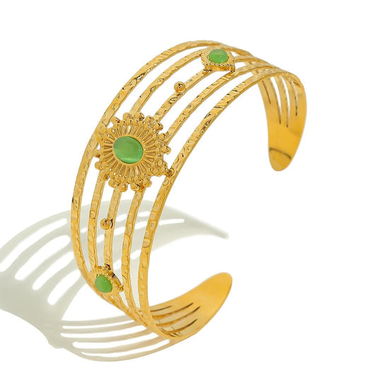WIDE GREEN STONE HAMMERED BRACELET
