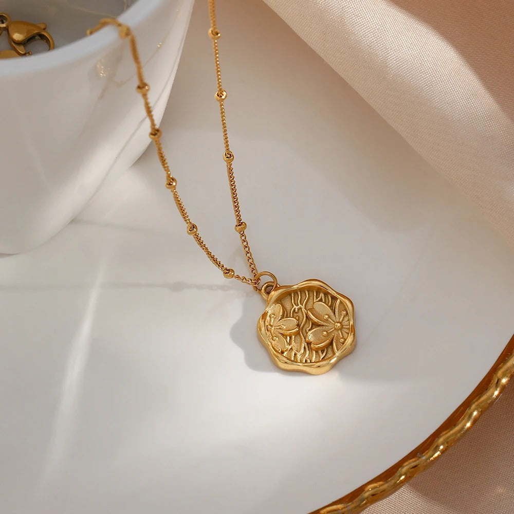 GOLDEN FLORAL ENGRAVED NECKLACE