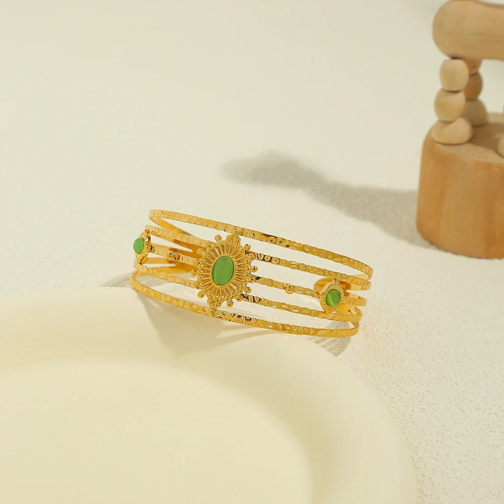 WIDE GREEN STONE HAMMERED BRACELET