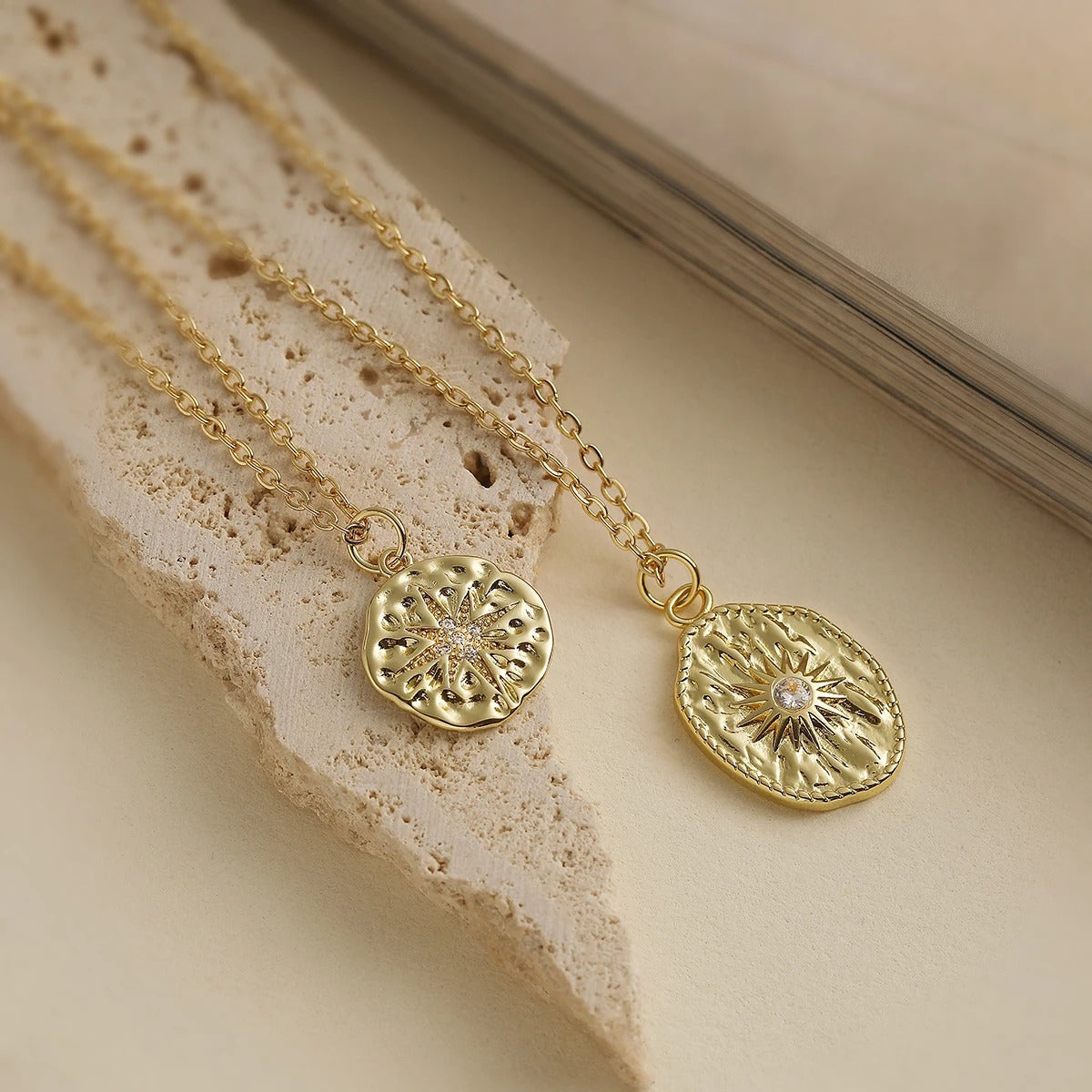GOLDEN RELIEF PENDANT NECKLACE