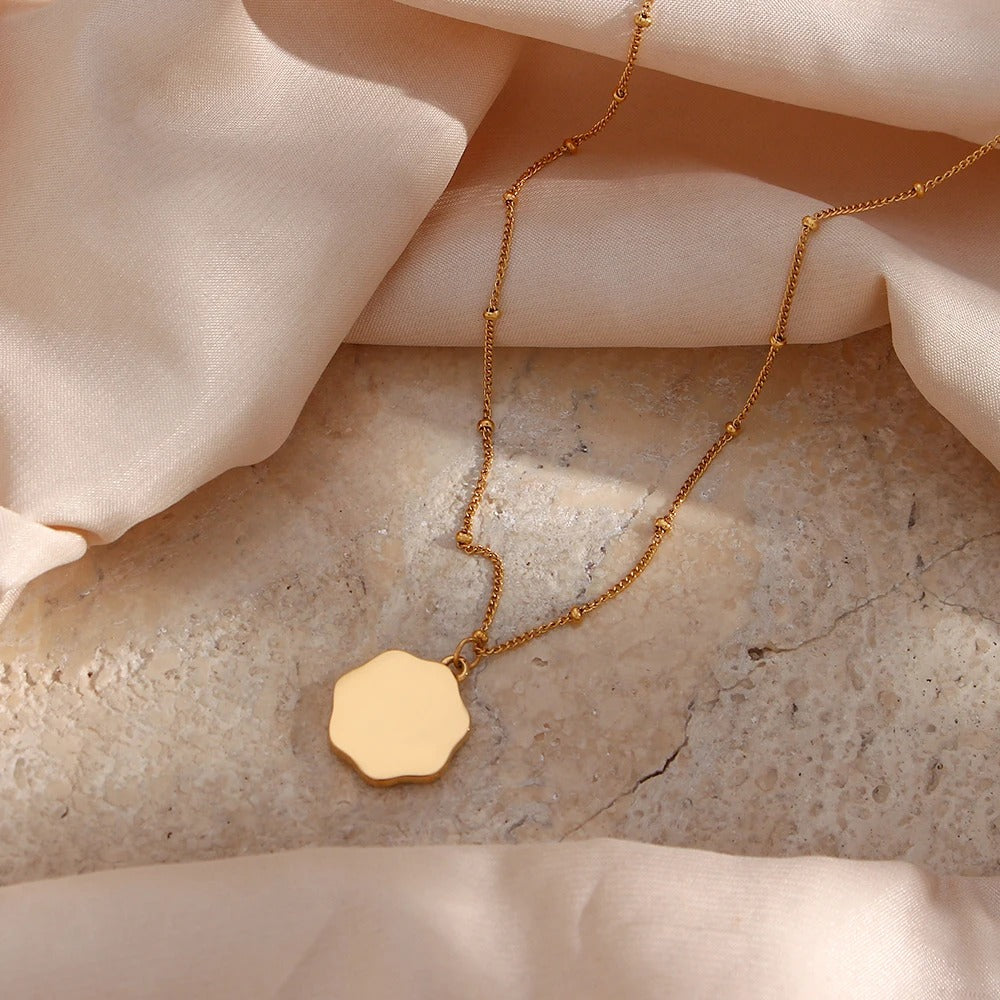 GOLDEN FLORAL ENGRAVED NECKLACE