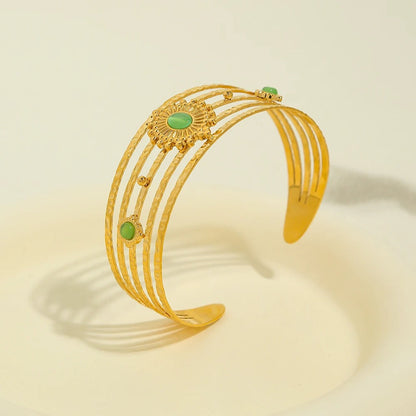 WIDE GREEN STONE HAMMERED BRACELET